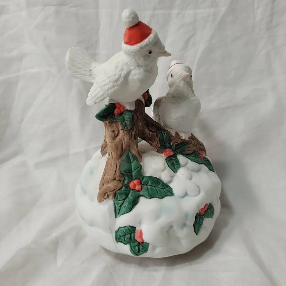 Dove Snowbirds Musical Figurine Christmas Mistle Toe Deck the Halls Song Vintage